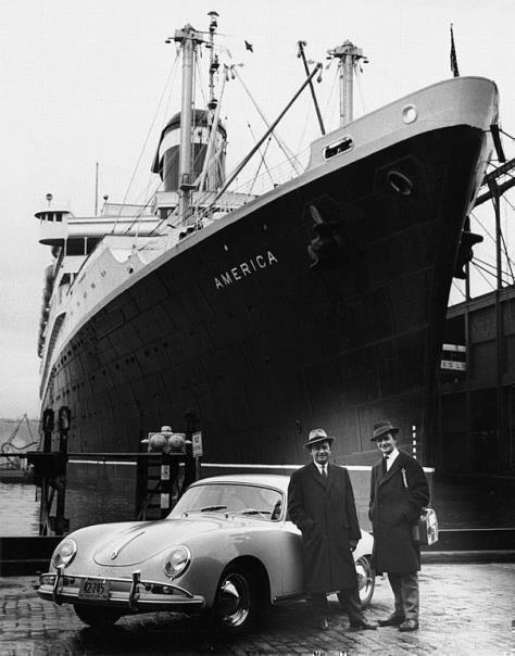 Ferry Porsche und sein Sohn Ferdinand Alexander mit einem Typ 356 A in New York (1958). 